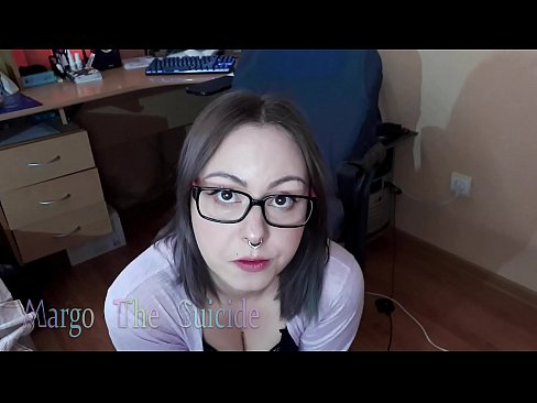 ❤️ 性感的眼镜女孩在镜头前深深地吸吮假阳具 ☑  性爱﹏﹏